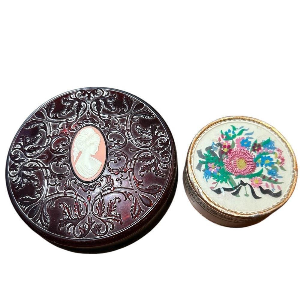 Vintage lot of Elizabeth Arden 1950’s powder box & 1971 Avon powder box.